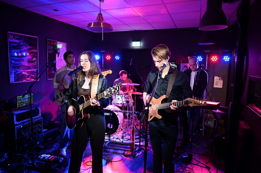 ../Images/10 jaar Ro's Barbershop 048.jpg